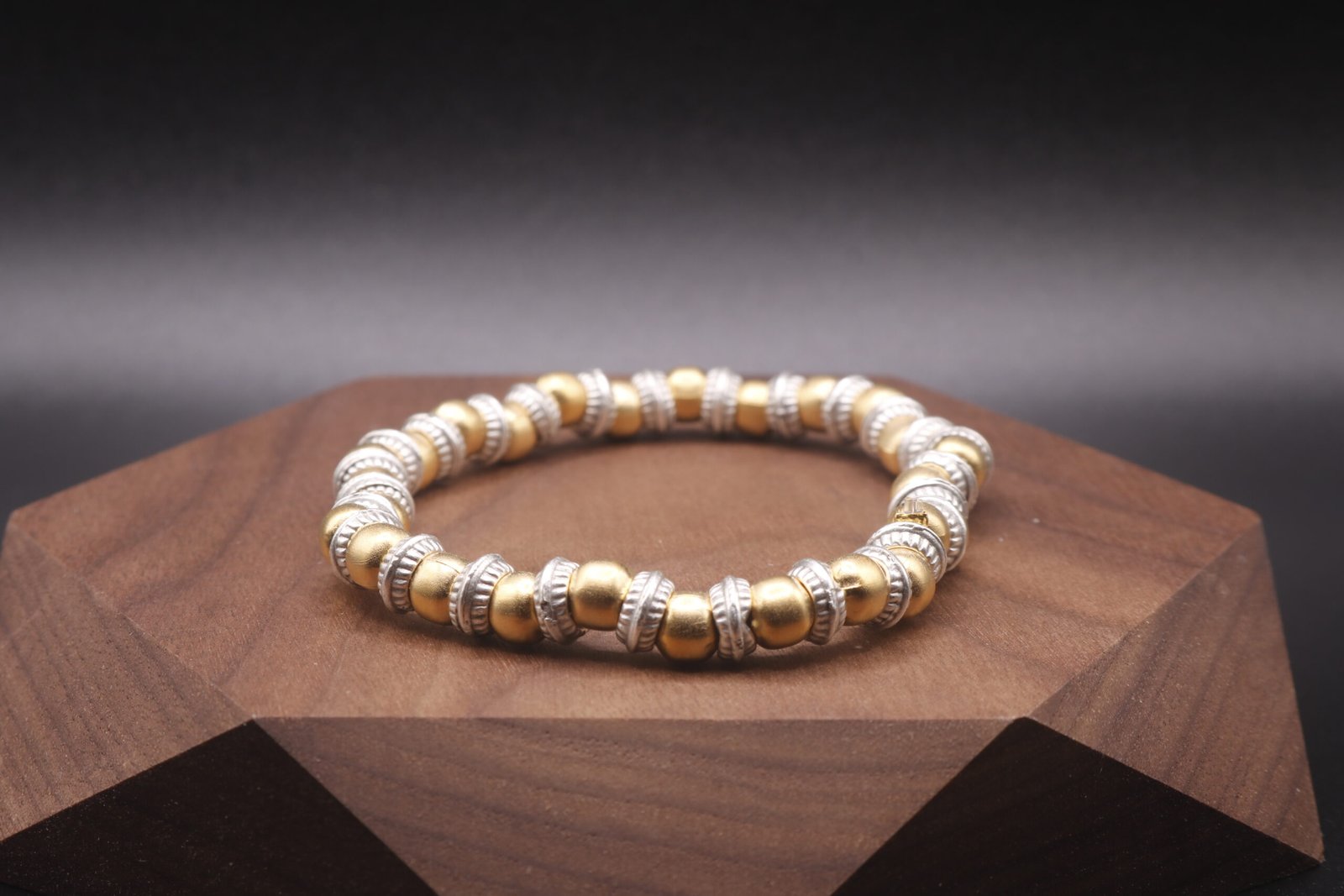 Pulsera Esfera Dorada