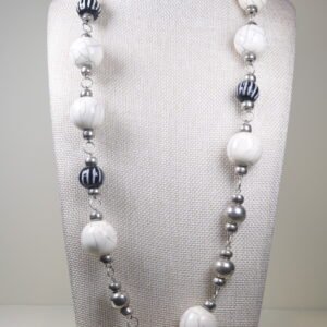 Collar Blanco Y Negro